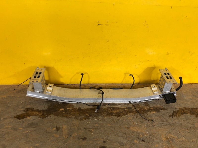 Усилитель переднего бампера CT200 17-