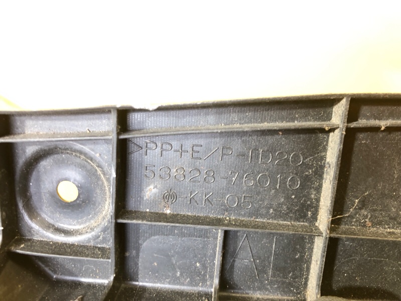 Пыльник крыла передний левый CT200 17-