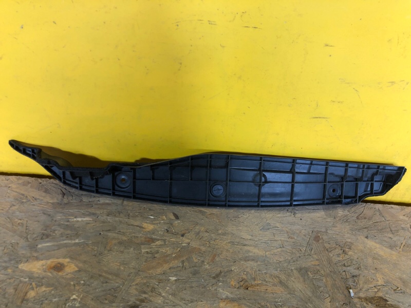 Пыльник крыла передний правый LEXUS CT200 17-