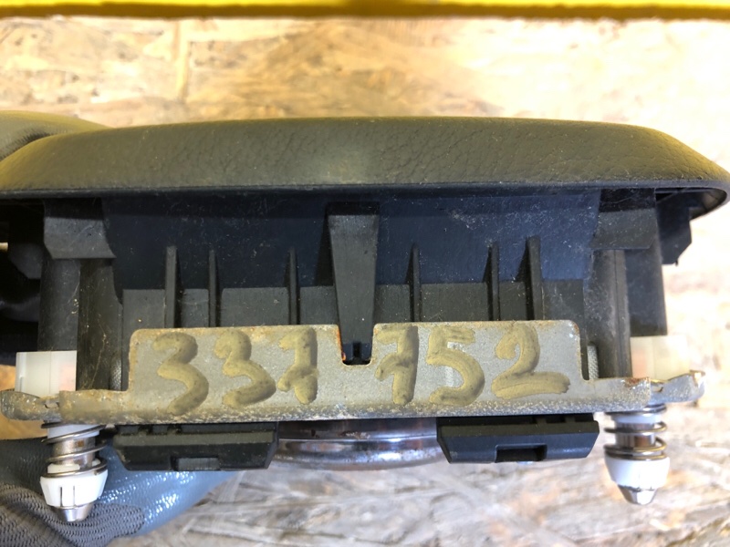 Подушка безопасности в руль CT200 17- Подушка безопасности в руль CT200 17-