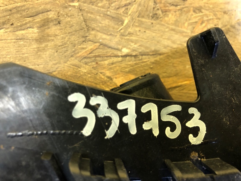 Кронштейн заднего бампера левый CT200 17-