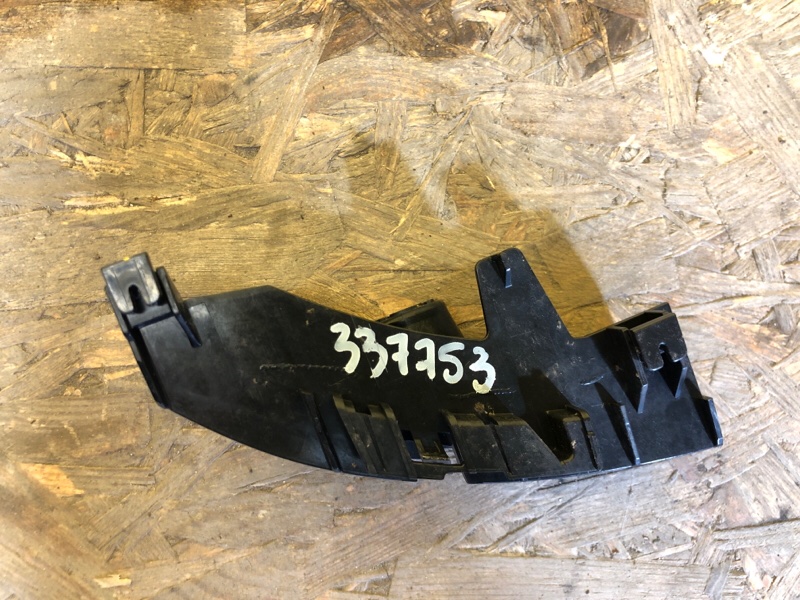 Кронштейн заднего бампера левый LEXUS CT200 17-