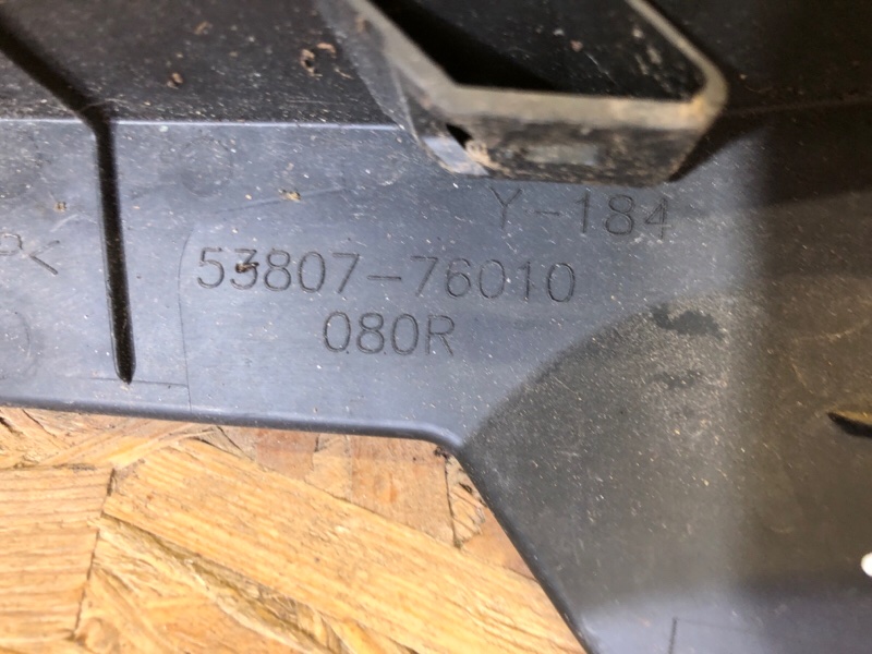 Накладка крыла переднего внутренняя правая CT200 17-