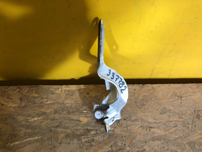 Петля капота левая LEXUS CT200 17- 53420-76030 Б/У