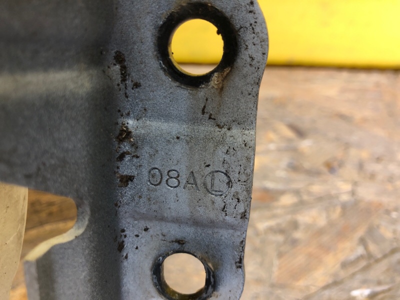 Петля капота левая CT200 17-