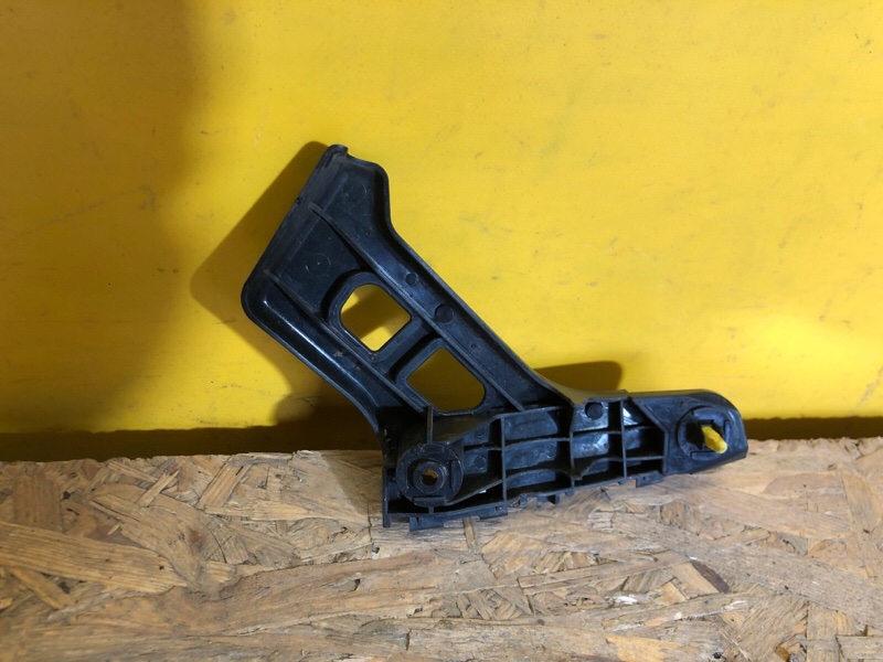 Кронштейн переднего бампера левый LEXUS CT200 17-