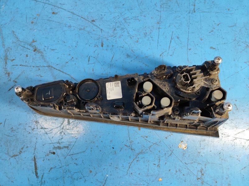 Фонарь наружный правый TOYOTA PRIUS 16- 1.8 2ZRFXE Фонарь наружный правый TOYOTA PRIUS 16- 1.8 2ZRFXE