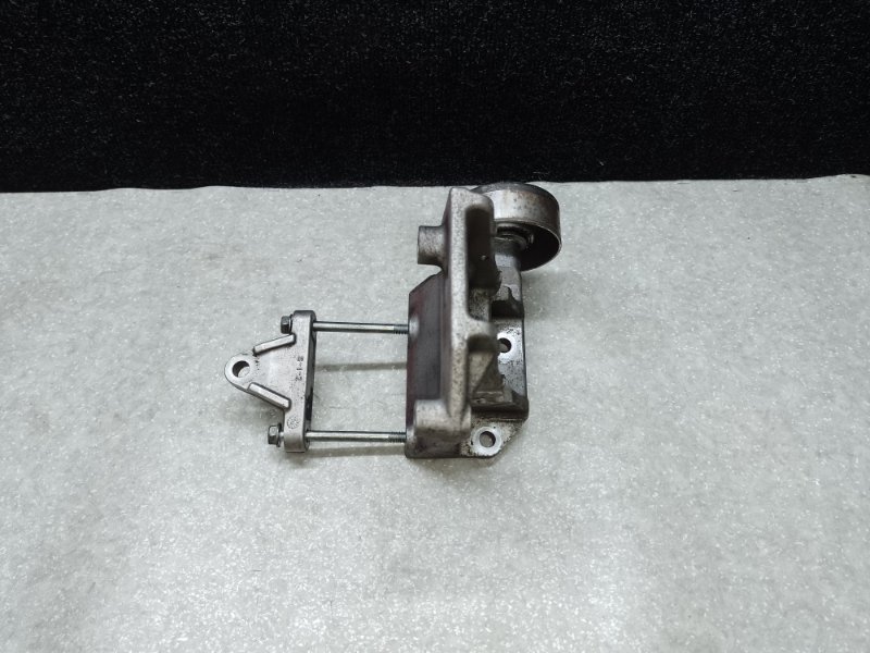 Кронштейн компрессора кондиционера TRIBECA B10 07-13