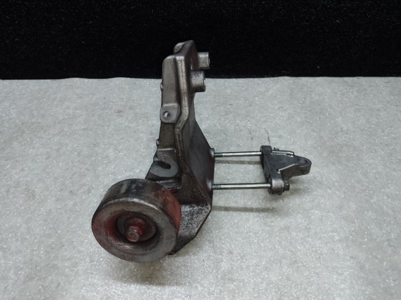 Кронштейн компрессора кондиционера TRIBECA B10 07-13