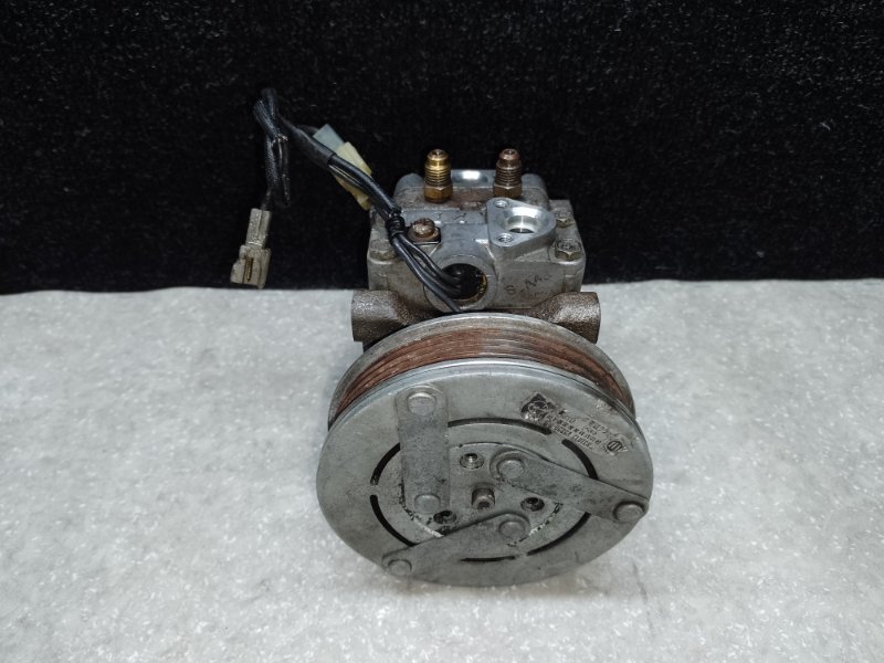 Компрессор кондиционера COROLLA E90 87-91 Компрессор кондиционера COROLLA E90 87-91