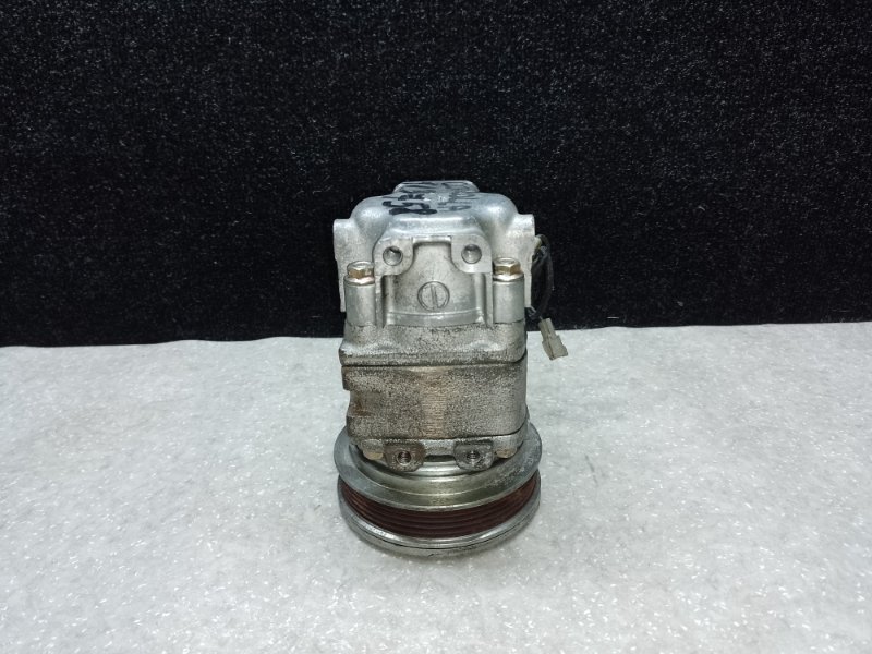 Компрессор кондиционера COROLLA E90 87-91 Компрессор кондиционера COROLLA E90 87-91