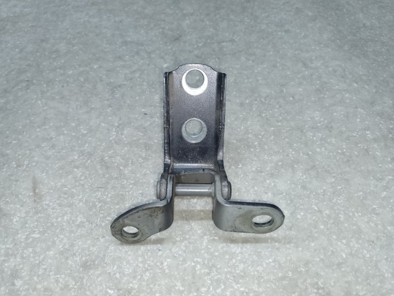 Запчасть петля двери нижняя задняя левая TOYOTA CAMRY 50 12-15 68780-02050 Б/У Петля двери нижняя задняя левая TOYOTA CAMRY 50 12-15 68780-02050 Б/У