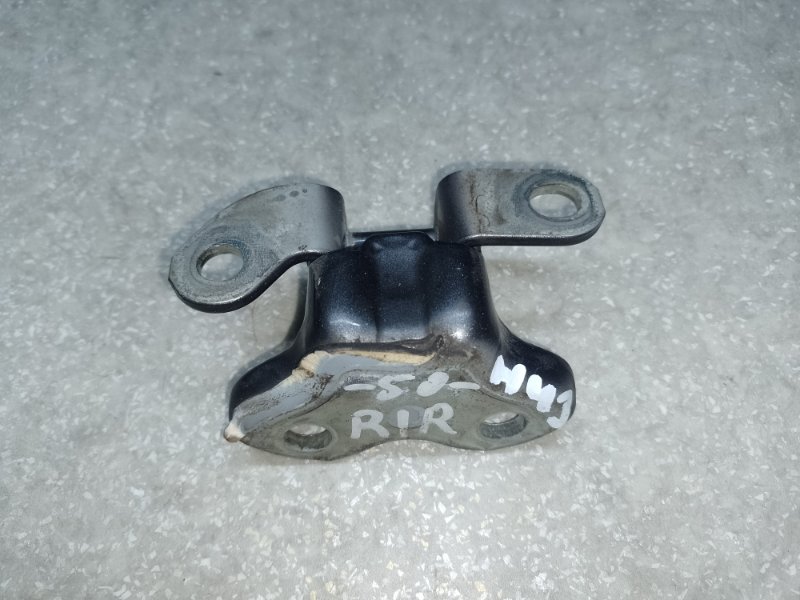 Петля двери верхняя задняя правая TOYOTA CAMRY 50 12-15 68750-06010 Б/У