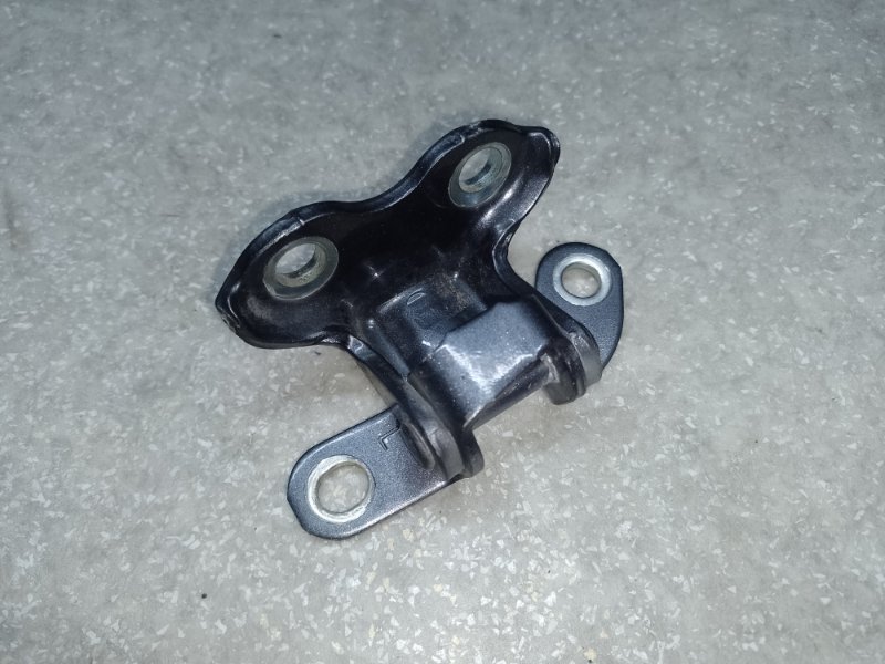 Петля двери верхняя задняя левая CAMRY 50 12-15