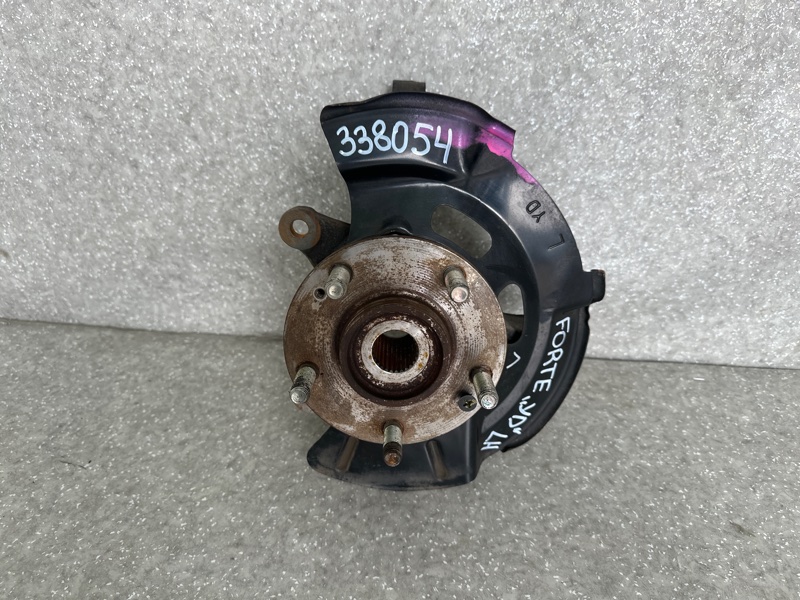 Кулак поворотный левый KIA FORTE YD 12-