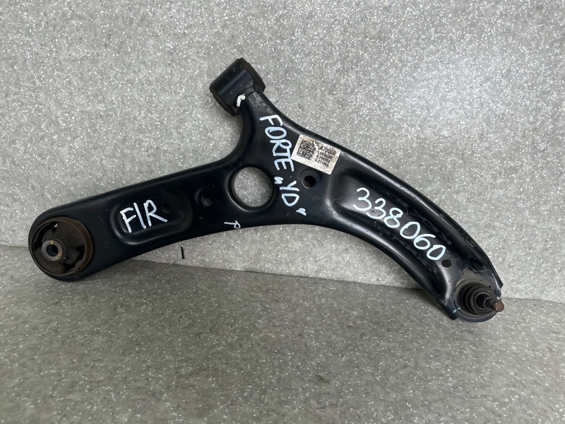 Рычаг передней подвески нижний правый KIA FORTE YD 12- 54501-A7000 Б/У
