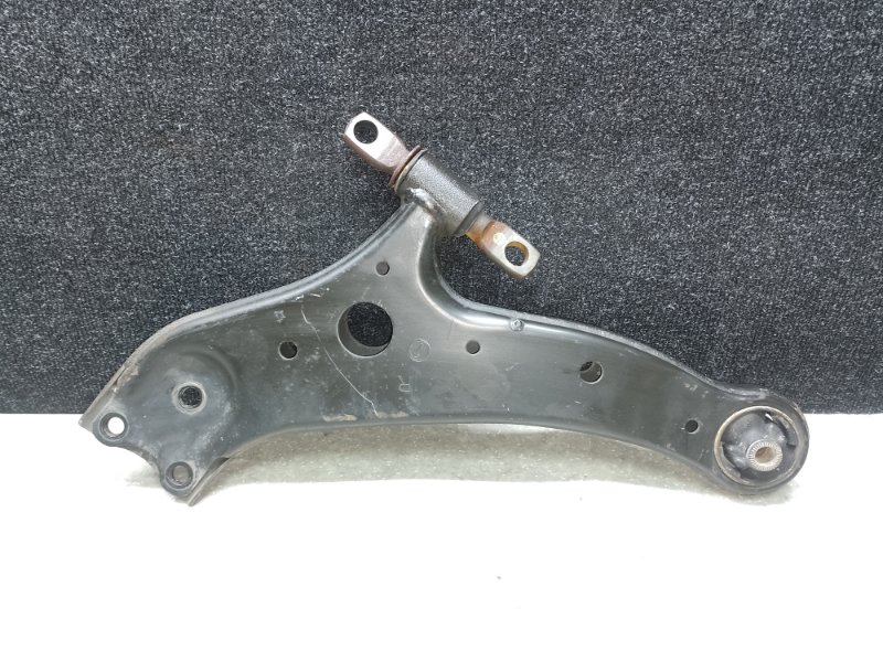 Рычаг передней подвески нижний правый TOYOTA VENZA 09-16 2009 3.5 2GR-FE 48068-0T010 Б/У