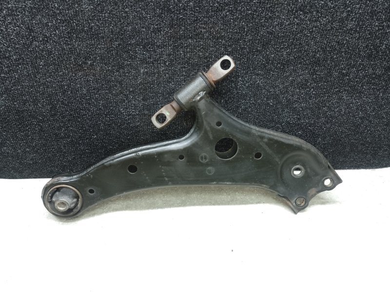 Рычаг передней подвески нижний левый TOYOTA VENZA 09-16 2009 3.5 2GR-FE 48069-0T010 Б/У
