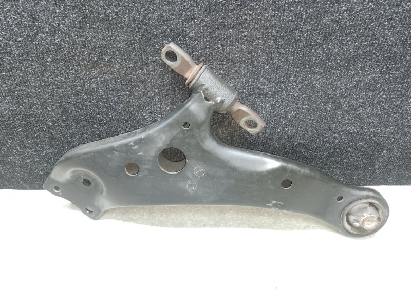 Рычаг передней подвески нижний левый VENZA 09-16 2009 3.5 2GR-FE