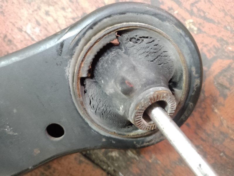 Рычаг передней подвески нижний левый TOYOTA VENZA 09-16 3.5 2GR-FE