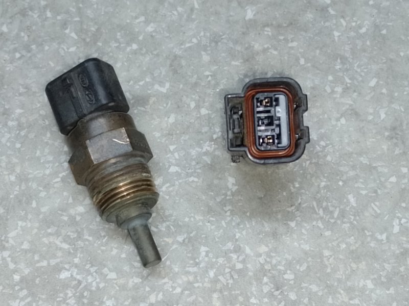 Датчик температуры охлаждающей жидкости HYUNDAI ELANTRA AD 16- 2017 AD 2.0 G4NH 39220-38030 Б/У