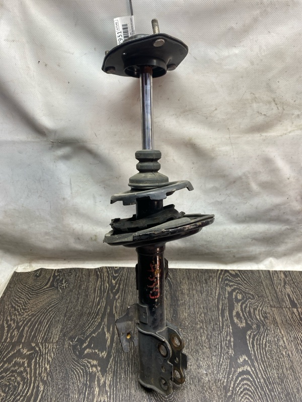 Амортизатор передний левый LEXUS ES300 ES330 01-06 2005 XV30 3.3 3MZFE 48520-80013 Б/У