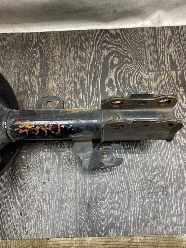 Амортизатор передний левый ES300 ES330 01-06 2005 XV30 3.3 3MZFE