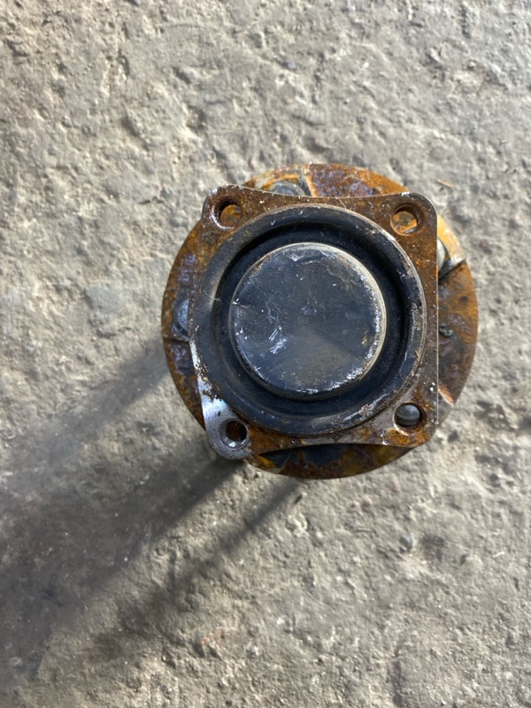 Ступица задняя левая TOYOTA MATRIX 02-08 2005 ZZE132 1.8L 1ZZ-FE 42410-01020 Б/У