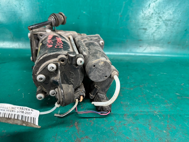 Компрессор пневмоподвески R-CLASS W251 05-13 2007 Минивэн OM642950 3.2L