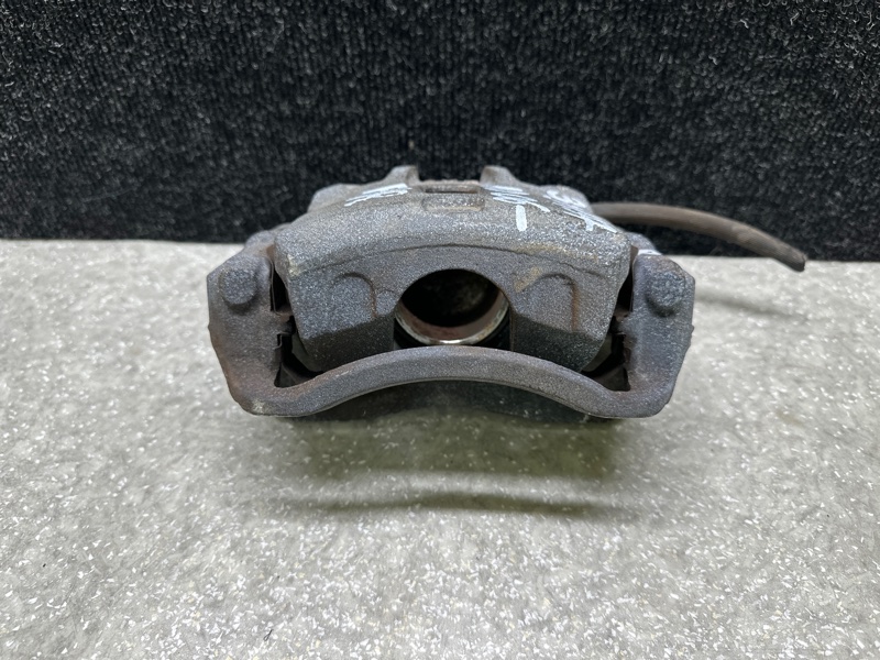 Суппорт тормозной передний правый ELANTRA HD 06-11