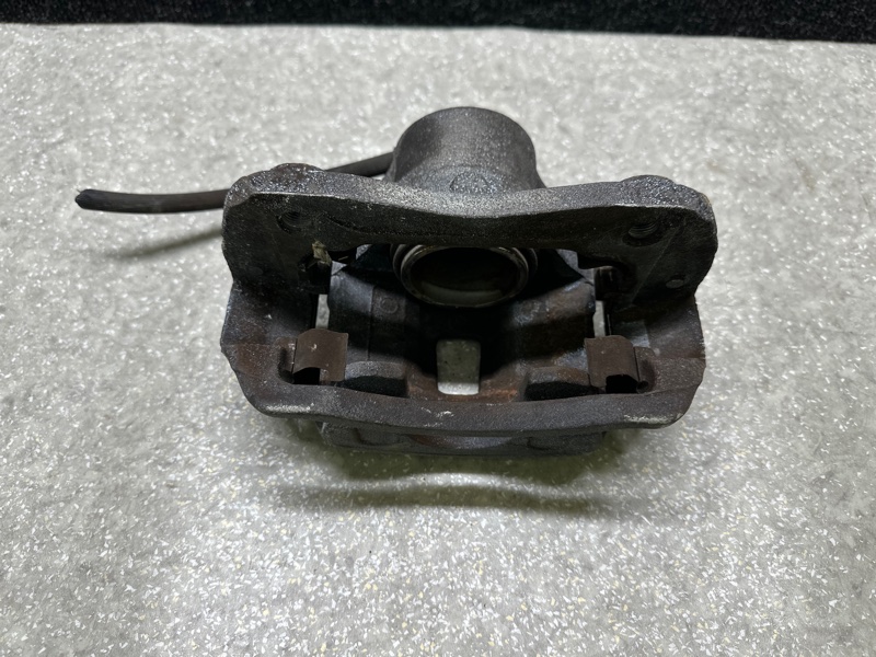 Суппорт тормозной передний правый ELANTRA HD 06-11