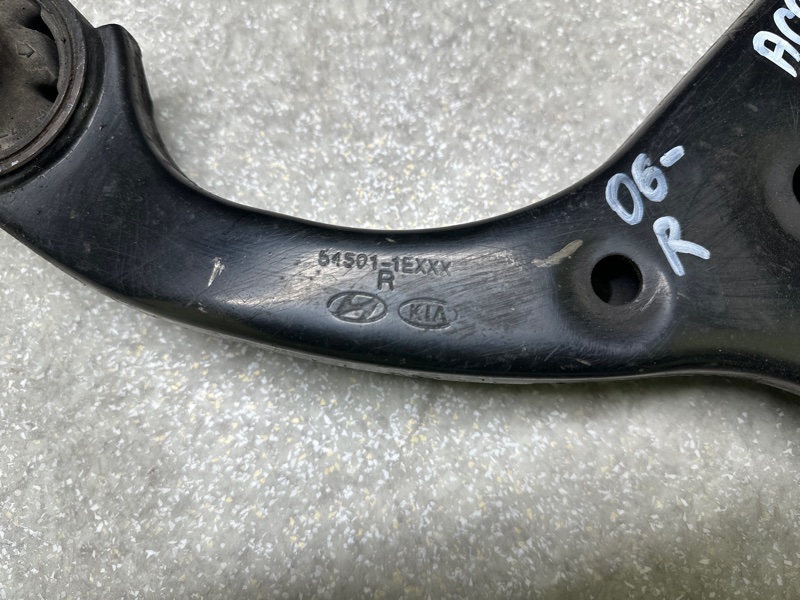 Рычаг передней подвески нижний правый ACCENT MC 06-10