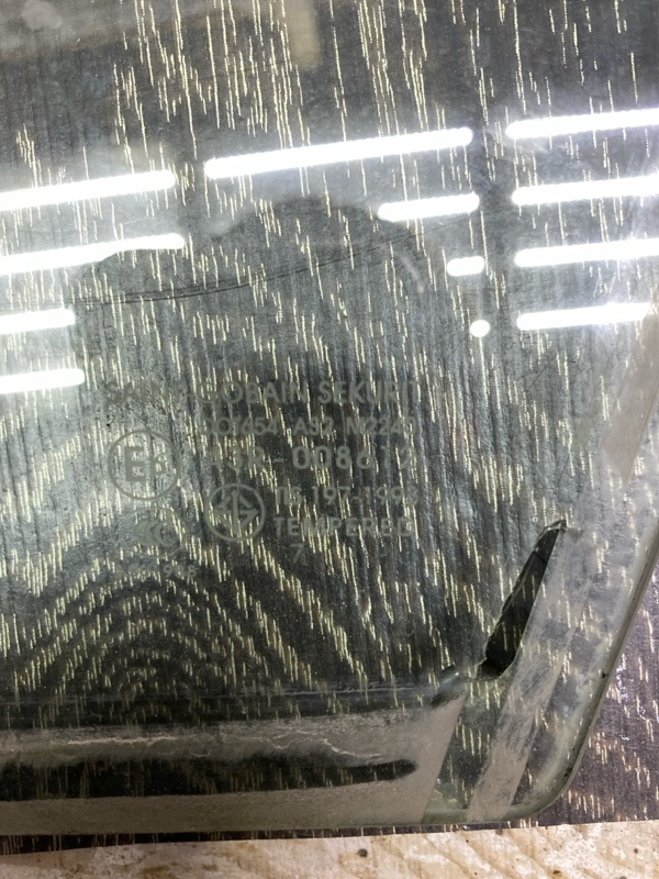 Стекло двери переднее левое 3 BK 03-08