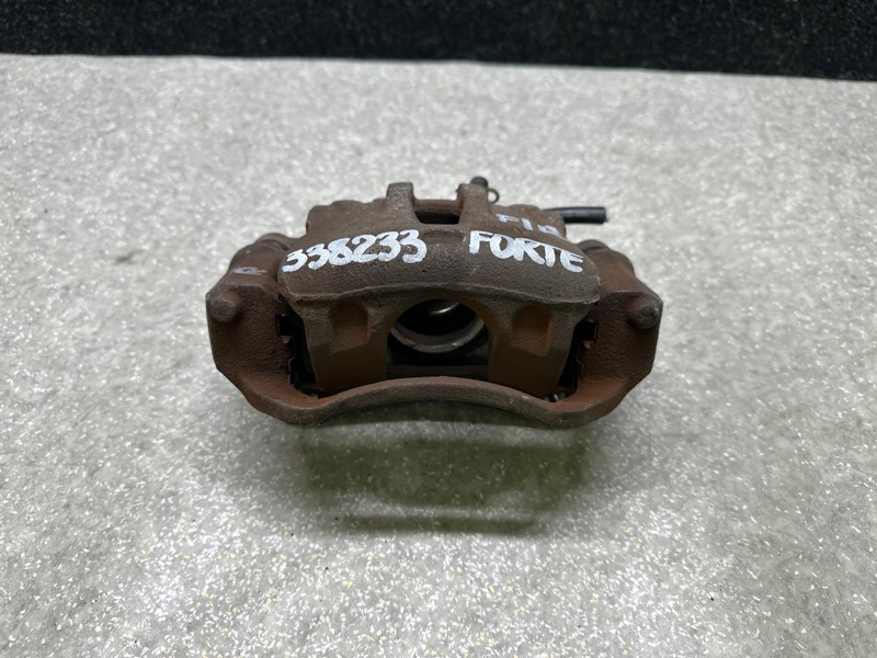 Суппорт тормозной передний правый FORTE/CERATO TD 08-13