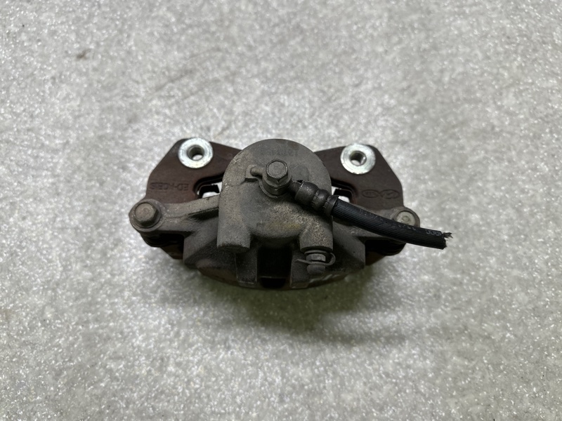 Суппорт тормозной передний правый KIA FORTE/CERATO TD 08-13