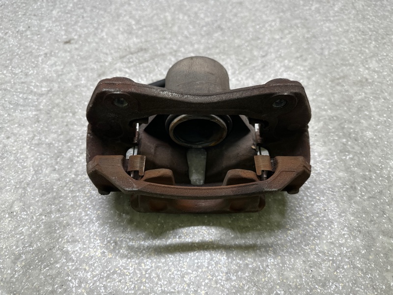 Суппорт тормозной передний правый FORTE/CERATO TD 08-13