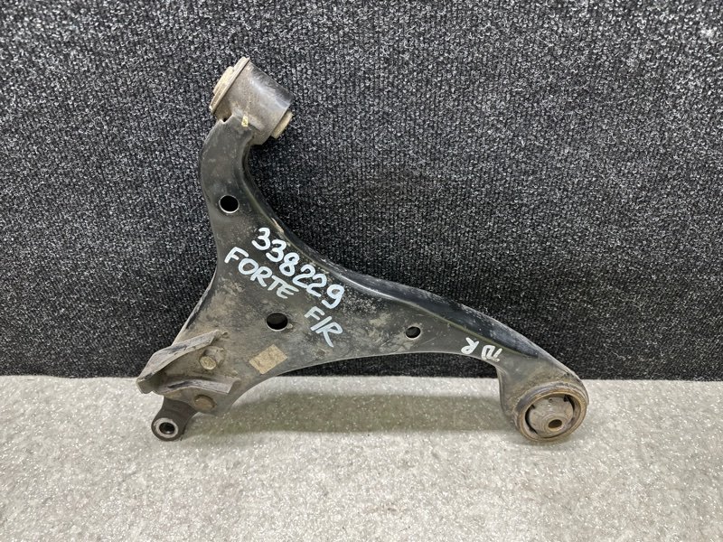 Рычаг передней подвески нижний правый FORTE/CERATO TD 08-13