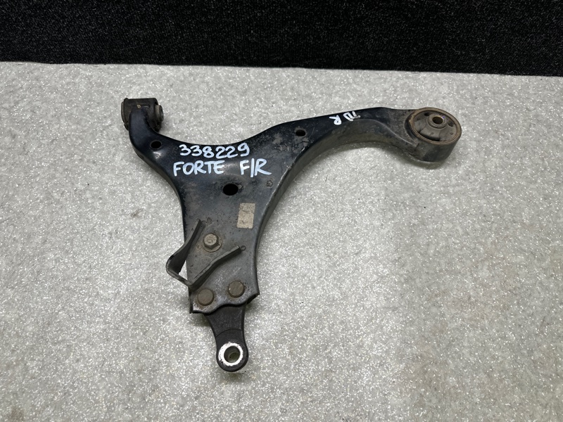 Рычаг передней подвески нижний правый FORTE/CERATO TD 08-13