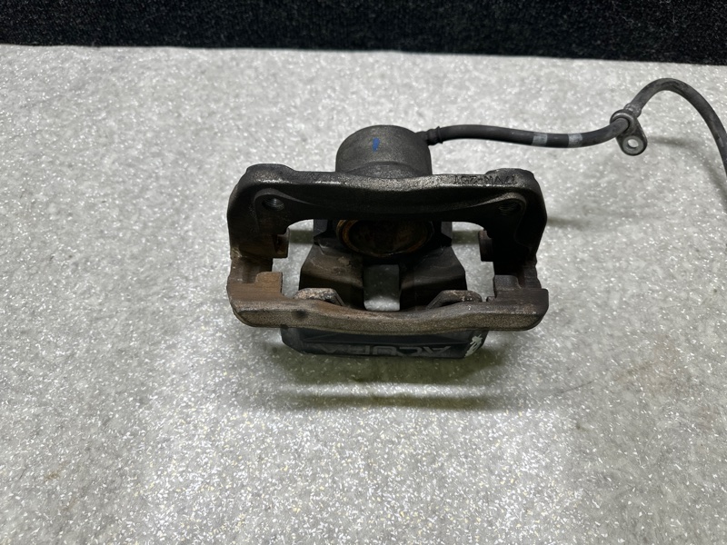 Суппорт тормозной передний правый RDX 12-19 2013 3.5 J35Z2