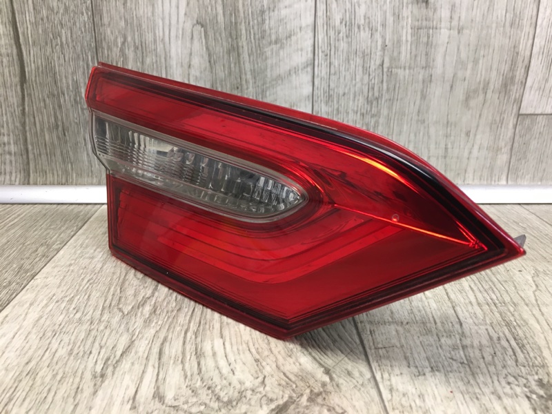 Фонарь внутренний левый TOYOTA CAMRY 70 17- GSV70 2.5 A25AFKS Фонарь внутренний левый TOYOTA CAMRY 70 17- GSV70 2.5 A25AFKS