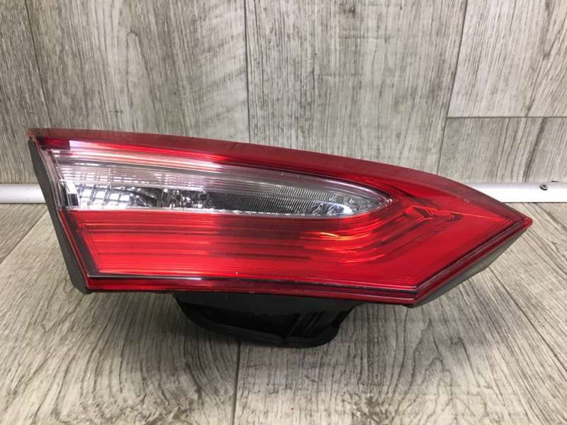 Фонарь внутренний левый CAMRY 70 17- 2018 GSV70 2.5 A25AFKS Фонарь внутренний левый CAMRY 70 17- 2018 GSV70 2.5 A25AFKS