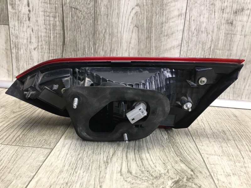 Фонарь внутренний левый CAMRY 70 17- 2018 GSV70 2.5 A25AFKS Фонарь внутренний левый CAMRY 70 17- 2018 GSV70 2.5 A25AFKS