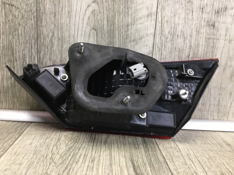 Фонарь внутренний левый CAMRY 70 17- 2018 GSV70 2.5 A25AFKS Фонарь внутренний левый CAMRY 70 17- 2018 GSV70 2.5 A25AFKS