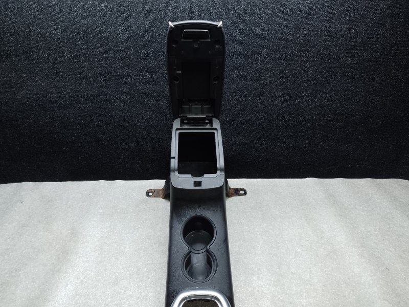 Консоль КПП H3 05-10 2006 L52 3.5 L