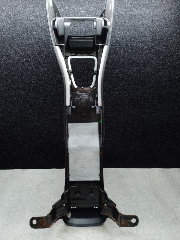 Консоль КПП H3 05-10 2006 L52 3.5 L