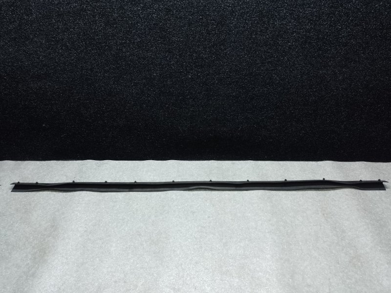 Уплотнитель капота передний HUMMER H3 05-10 2006 L52 3.5 L 15851155 Б/У