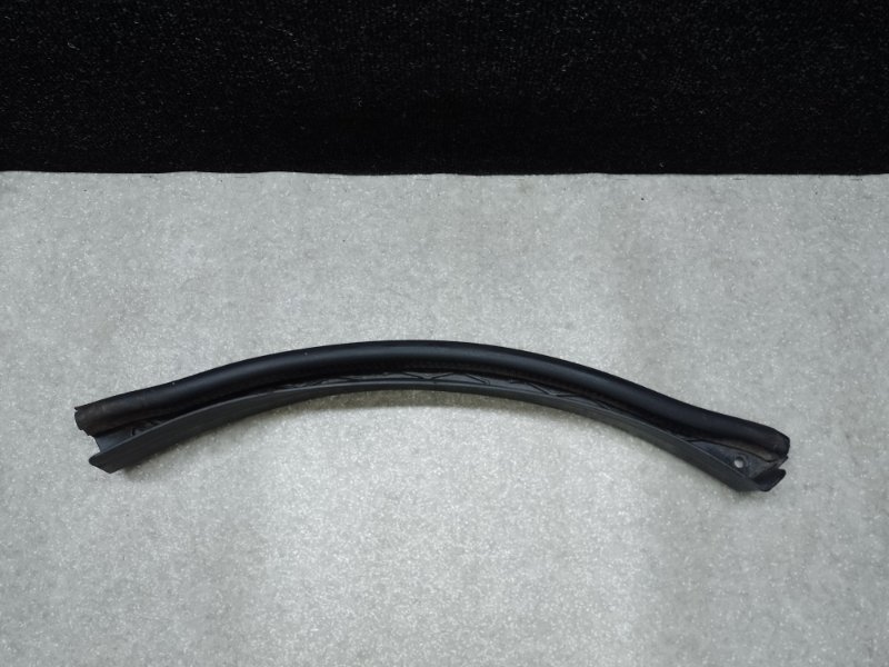 Уплотнитель двери задний правый HUMMER H3 05-10 L52 3.5 L Уплотнитель двери задний правый HUMMER H3 05-10 L52 3.5 L