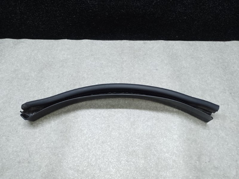 Уплотнитель двери задний левый H3 05-10 2006 L52 3.5 L Уплотнитель двери задний левый H3 05-10 2006 L52 3.5 L