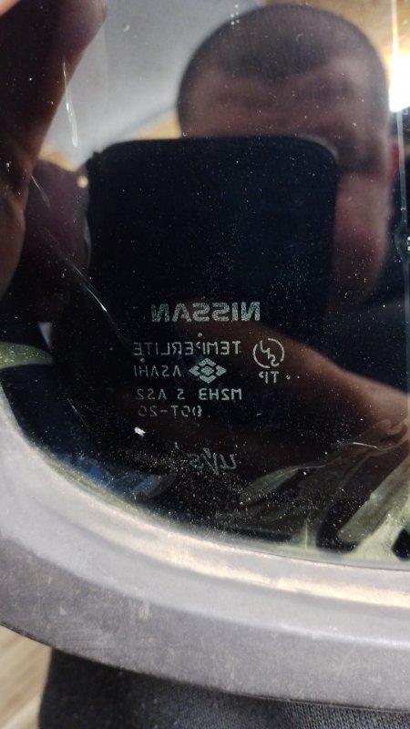 Стекло двери глухое заднее правое MICRA 03-11