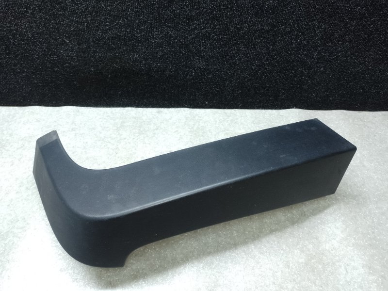 Накладка проема багажника правая H3 05-10 2006 L52 3.5 L
